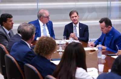 Aluísio Mendes e relator Mendonça Filho lideram reunião estratégica na Câmara