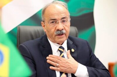 Flávio Dino encerra parte de investigações contra senador flagrado com dinheiro na cueca