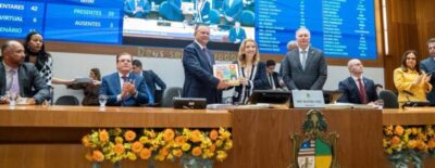 Carlos Brandão entrega Mensagem Governamental em abertura dos trabalhos na Alema e reitera parceria com a Casa