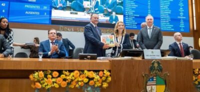 Carlos Brandão entrega Mensagem Governamental em abertura dos trabalhos na Alema e reitera parceria com a Casa