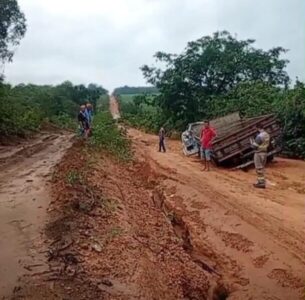 Descaso da gestão Rigo Teles deixa estrada para cachoeiras e Vila Real intrafegável após primeiras chuvas em Barra do Corda