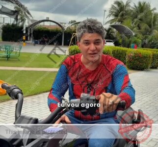 Vestido de Homem-Aranha, Nagib causa confusão no Carnaval, usa segurança contra o ex-prefeito Dr. Zé Francisco e corre com medo de “apanhar”
