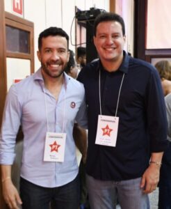 Foto polêmica: Felipe Camarão aparece ao lado de André Janones, investigado por rachadinha