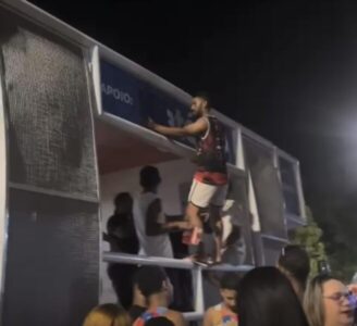 Sem prestígio: nome do vice-prefeito Natercio é tampado em trio elétrico por foliões em Ribamar