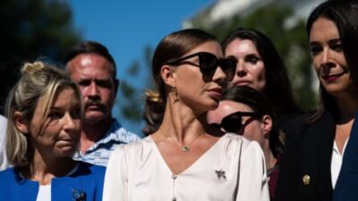 Brasileira relata abusos sofridos por Jeffrey Epstein e cobra divulgação total dos arquivos do caso