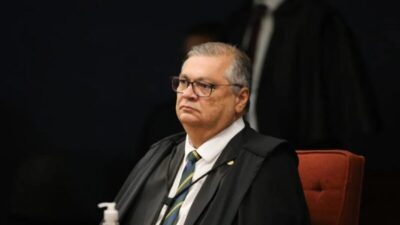Flávio Dino suspende “penduricalhos” dos três poderes no Brasil; “Verbas absolutamente incompatíveis com o artigo 37 da Constituição”, disse o ministro