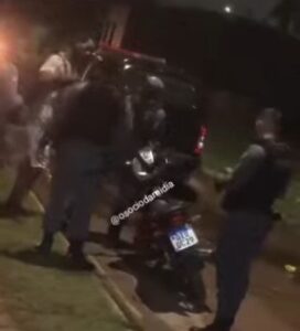 VÍDEO: Policiais flagrados agredindo entregador durante abordagem em São Luís foram afastados