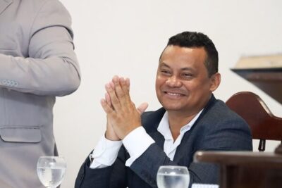 Prefeito Cesar Castro, comemora aprovação do Plano de Cargos e Carreira dos profissionais de educação