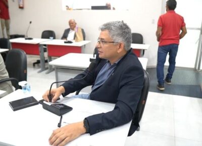 Vereador Hermínio da Farmácia solicita recapeamento asfáltico e melhorias em ruas dos bairros São Francisco e Santo Antônio