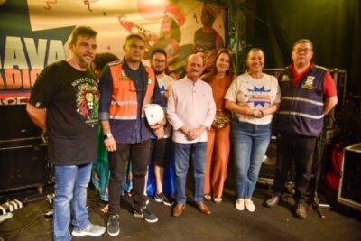 Prefeito Dr. Julinho prestigia segundo dia de Carnaval no Circuito Alesandra Santos, em Ribamar