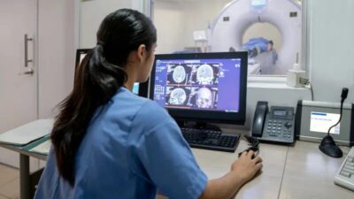 Estudo aponta que menopausa pode causar mudanças cerebrais similares ao Alzheimer