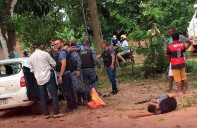 Assaltantes capotam carro após perseguição policial, em São José de Ribamar