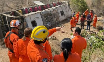 Capotamento de ônibus que levava romeiros deixa 15 mortos em Alagoas