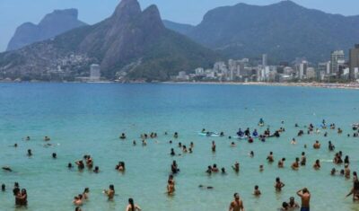 Carnaval: salva-vidas resgatam 453 pessoas no litoral fluminense