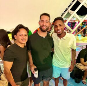 O filho do empresário Pacovan, Josival Júnior, o vereador de Cantanhede Gabriel Sabino e o pré-candidato à Prefeitura de Cantanhede, Vini Jansen, marcaram presença nas festividades de Carnaval no município de Barreirinhas