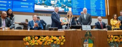 Carlos Brandão entrega Mensagem Governamental em abertura dos trabalhos na Alema e reitera parceria com a Casa