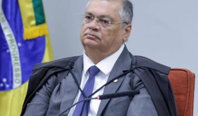 Dino manda suspender pagamento de penduricalhos nos Três Poderes