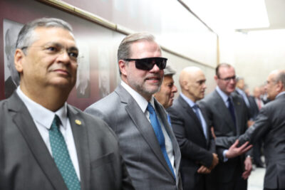 Saída de Toffoli do caso Master foi proposta por Flávio Dino em reunião de ministros