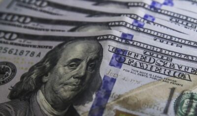 Dólar cai para R$ 5,22, em linha com o mercado externo