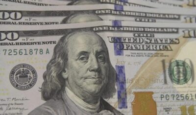 Dólar sobe para R$ 5,22 em dia de turbulência internacional