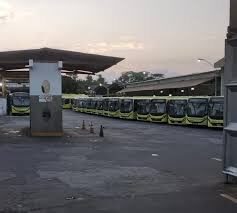 Sindicatos anunciam fim da greve, mas ônibus não voltam a circular