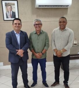 Prefeito Eudes Barros discute reforço na segurança de Raposa com o secretário Maurício Ribeiro