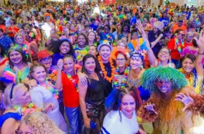 Mais de 1,5 mil idosos prestigiam baile carnavalesco promovido por Raimundo Penha