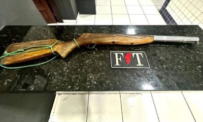 PM apreende arma de fogo após suspeito fugir para área de mata no povoado Baú