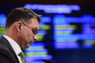 A receita de um petista debochado para enfrentar Flávio Bolsonaro