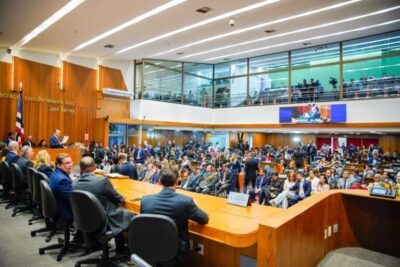 Após revés judicial, PSB libera governistas, e forma bloco com PCdoB na Alema