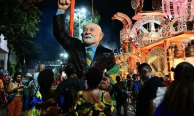 Presidente Lula é homenageado pela Acadêmicos de Niterói e povo vai ao delírio na Sapucaí