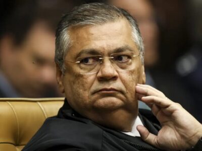 Dino arquiva investigação contra ex-colega de partido flagrado com dinheiro na cueca