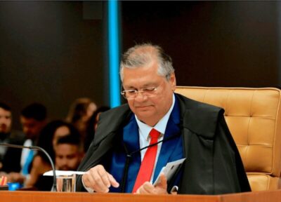 Flávio Dino determina suspensão de penduricalhos ilegais no serviço público