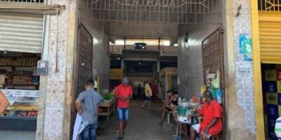 Fechamento do Mercado Central provoca protesto de feirantes em São Luís