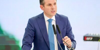 Fim da Escala 6×1 pode ser votado em maio, diz presidente da Câmara