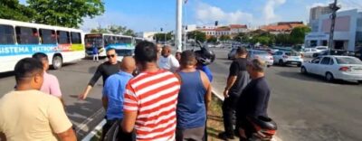 Ônibus semiurbanos voltam a parar de circular e estão parados na Praia Grande