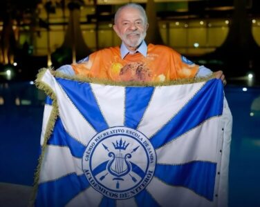 TCU suspende verba à escola de samba que homenagearia Lula