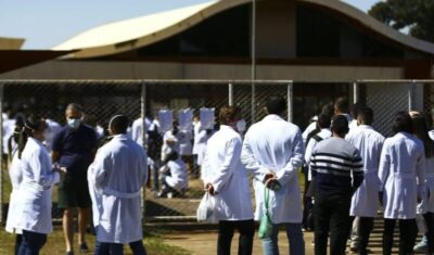 MEC revoga edital para criação de cursos particulares de medicina