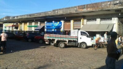 Feirantes do Mercado Central permanecem até audiência