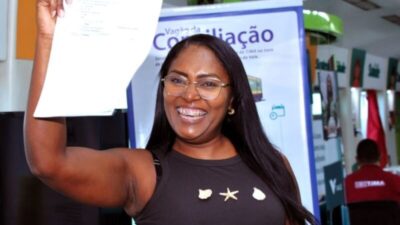Professora consegue divórcio e oficializa nova união em menos de 1 hora em trem no Maranhão
