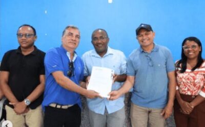 UFMA entrega Plano Diretor de Alcântara revisado ao prefeito Nivaldo Araújo