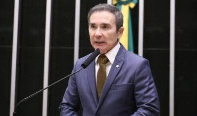 Projeto obriga órgãos públicos a oferecer atendimento em Libras para pessoas com deficiência auditiva