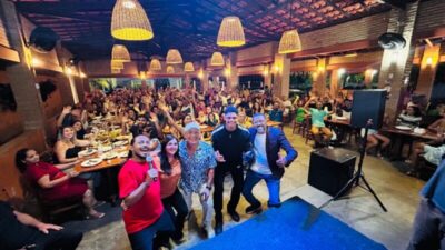 Carlos Pulico lota o restaurante Porto Raposa em show promovido pelo Instituto Udes Cruz