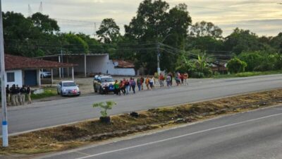 Pescadores bloqueiam BR-135 e BR-316 e cobram pagamento do Seguro-Defeso no MA