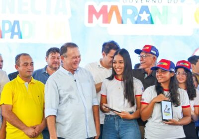 Governo inicia entrega de mais de 17 mil tablets do Tô Conectado para estudantes da regional de Chapadinha