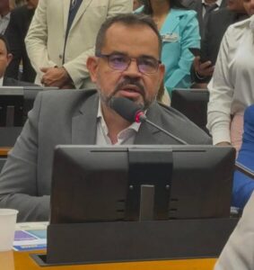 Justiça eleitoral rejeita ação de que pedia cassação e mantém mandado do prefeito João Carlos de Buriticupu