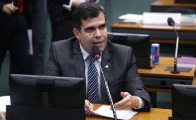 Comissão aprova projeto que facilita acesso de garis a banheiros durante o serviço