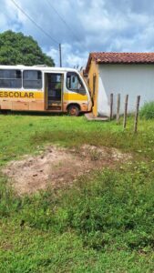 Ônibus Escolar sem freio bate em casa no povoado São Joaquim, zona rural de Santa Helena