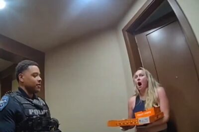 Policiais dos EUA viralizam ao entregar pizza após prisão de entregador