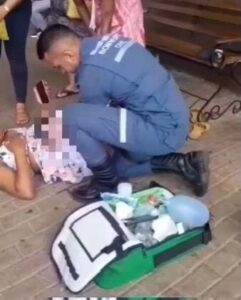 Parto na calçada de shopping em Imperatriz